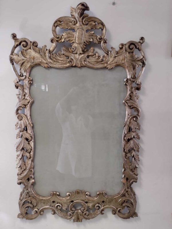 WhatsApp Image 2025-07-24 at 12.56.58 Specchio antico opalino con cornice intagliata
