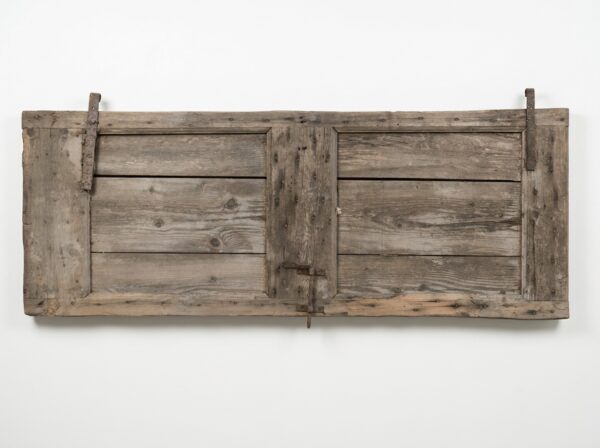 Solo_headboard_wall-mounted_panel_202607171551 Porta Antica in Abete – Un Pezzo Unico per la tua camera da letto